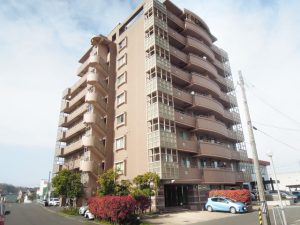 ビジュードゥモナ花堂の外観